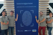 Visa та ПриватБанк запустили в Україні оплату пальцем